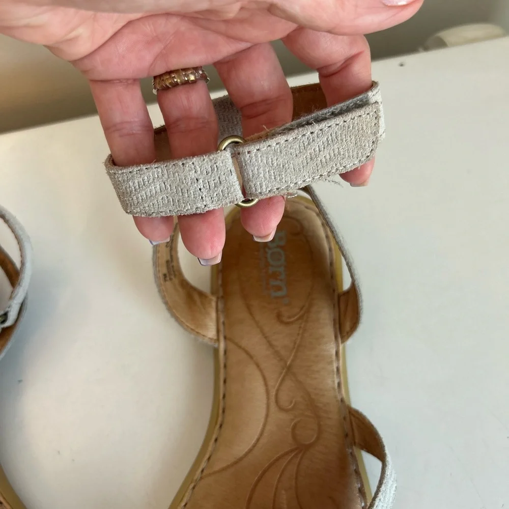 Born F20228 Gray Leather Strappy Sandals Flat Comfort Ankle Strap Sz 7 M Women’s